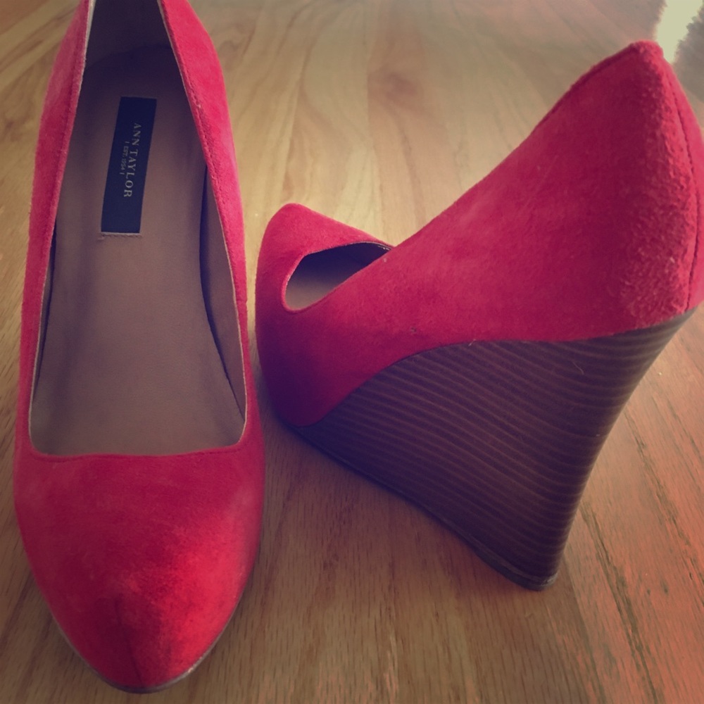 Ann Taylor Red Wedges